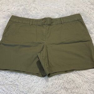 ANN TAYLOR LOFT OLIVE GREEN SIZE 14  Women's Shorts